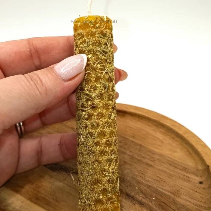 Vela artesanal de cera de abeja y ruda