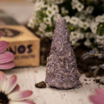 detalle cono lavanda y violetas sagrada madre