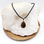 Colgante gota ojo de tigre natural para protección y confianza