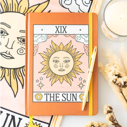 Interior del Cuaderno Tarot El Sol para manifestaciones y reflexiones