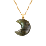 Colgante luna creciente de labradorita natural con cadena dorada