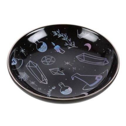 Plato de incienso negro con cristales y pociones