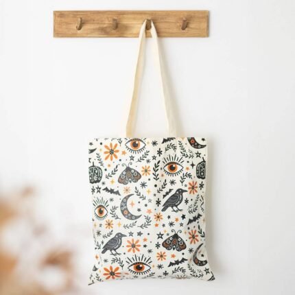 Bolsa tote Frightful Folk con estampado de lunas ojos y cuervos